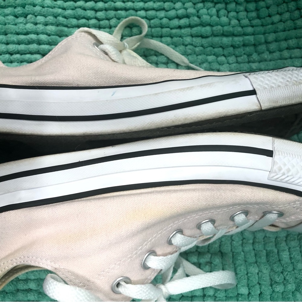 Converse Low Top Sneakers in Light Pink Canvas Women’s - Picture 2 of 5